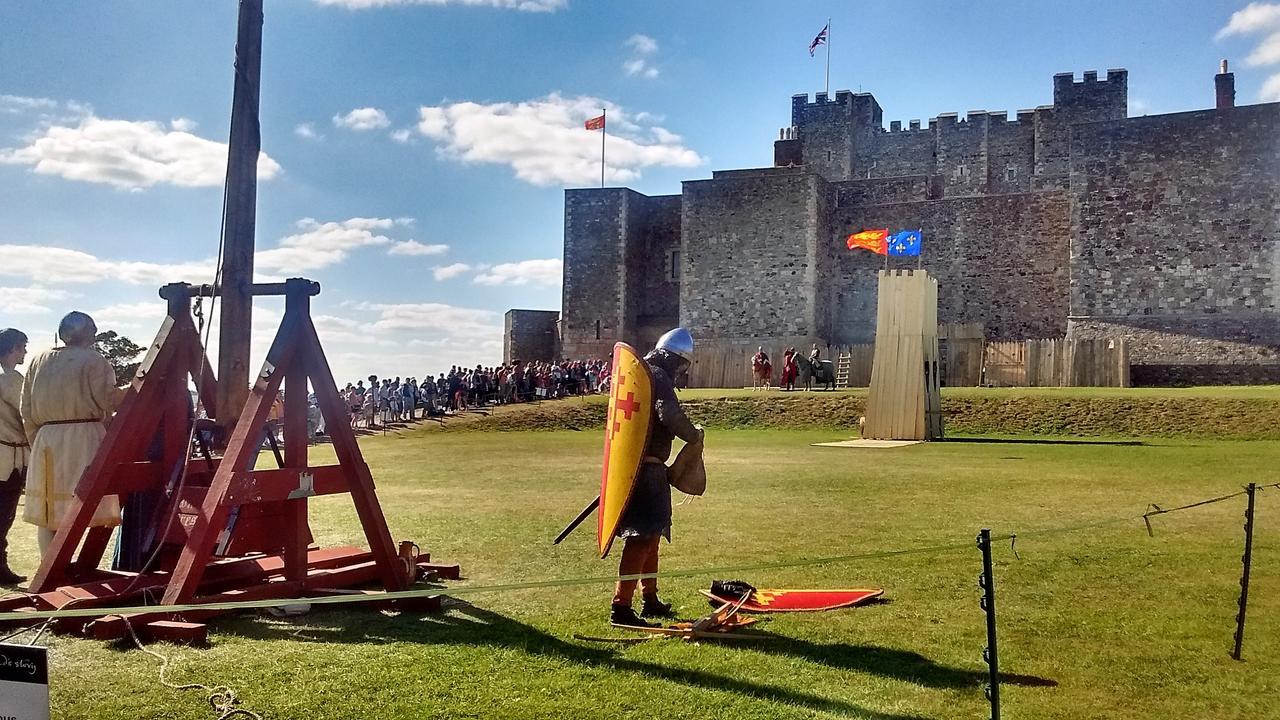 Dover Adventure Backpackers Ostello Esterno foto