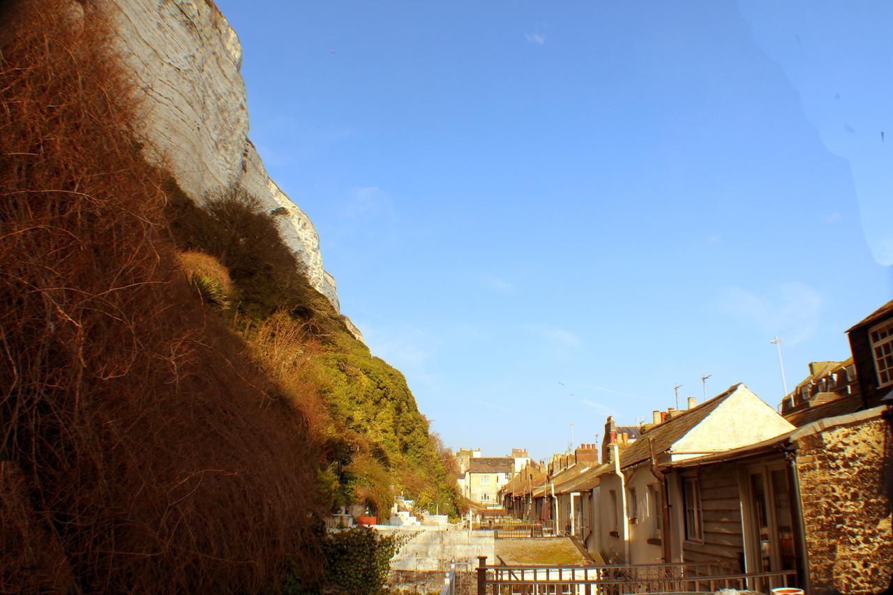 Dover Adventure Backpackers Ostello Esterno foto